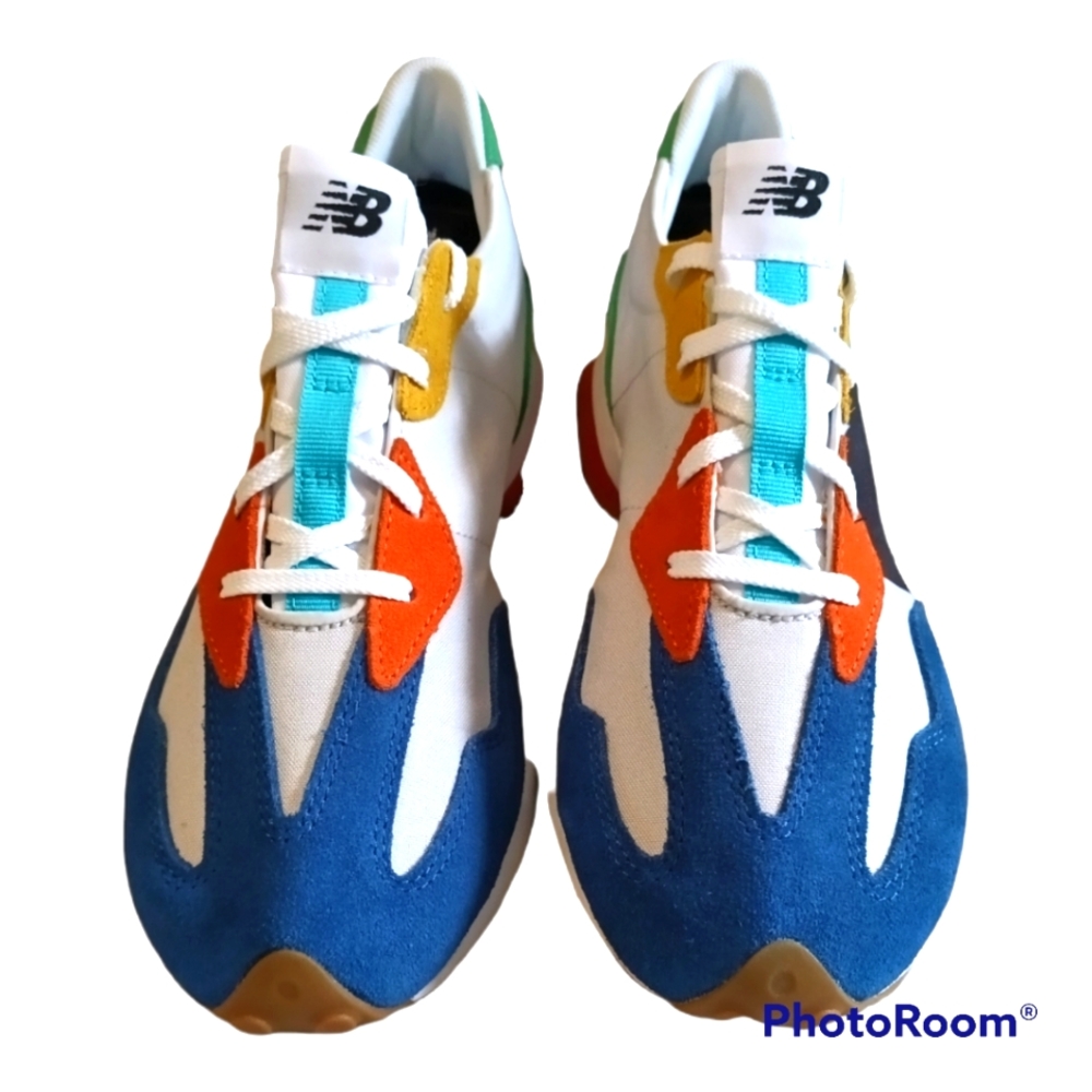 Rare style of NEW BALANCE 327s